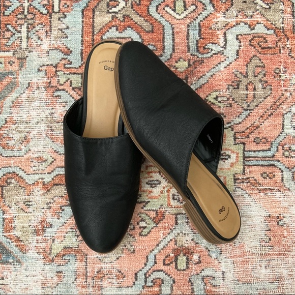 gap black mules